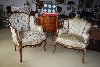 Paire de fauteuils corbeille de style Louis XV